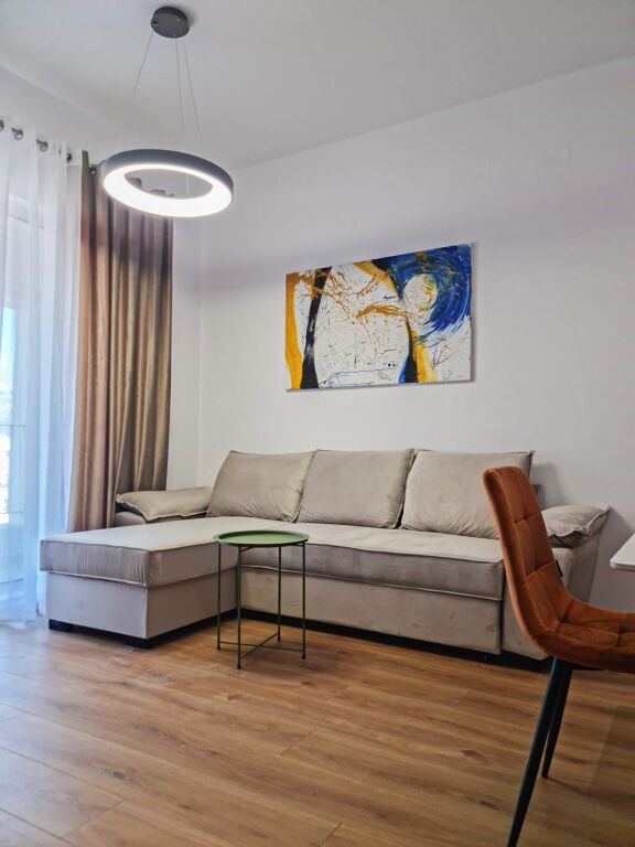 🏢Nella zona di Ali Demi, Rezidenca Kaimi affitta un appartamento 1+1 arredato. 40,000Leke