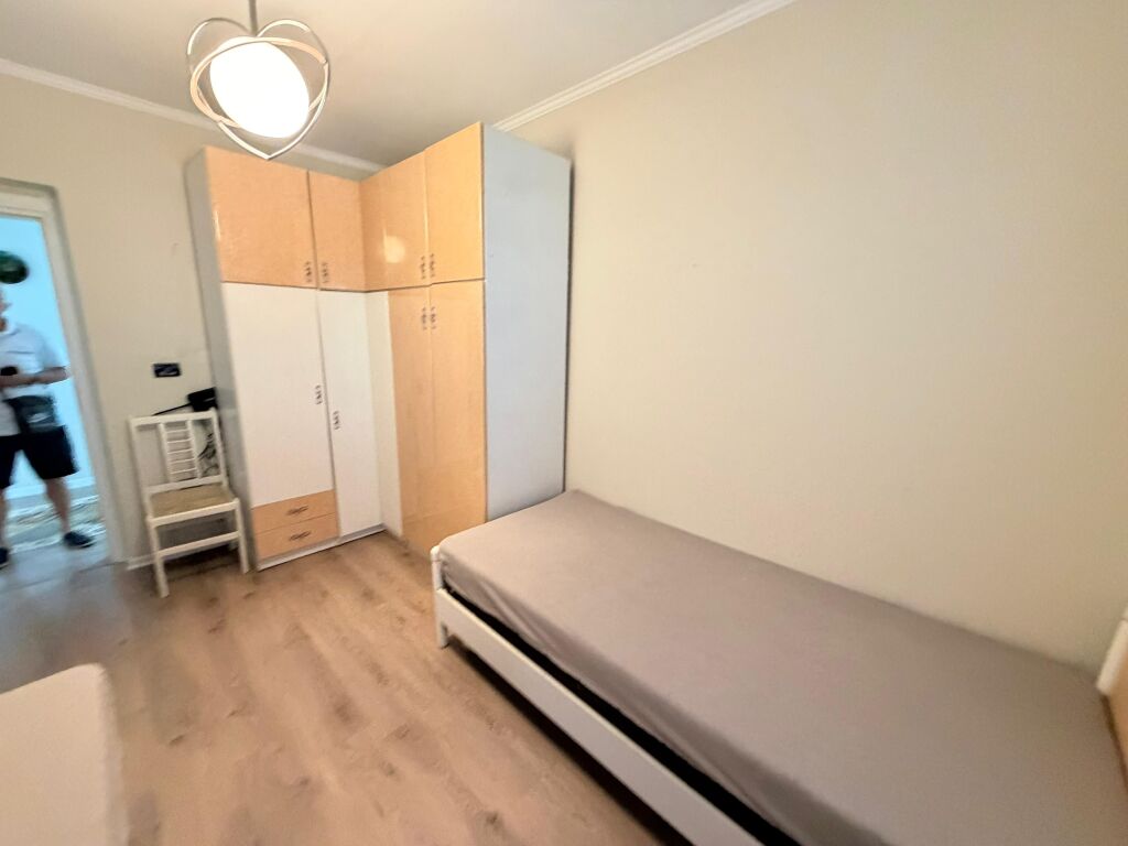 Jepet me qira apartament 2+1  📍Rruga Fortuzi, pranë qendrës.