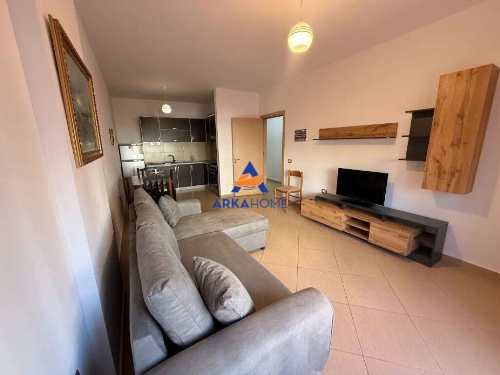 JEPET APARTAMENT 1+1+BALLKON ME QERA " YZBERISHT " 380 EURO