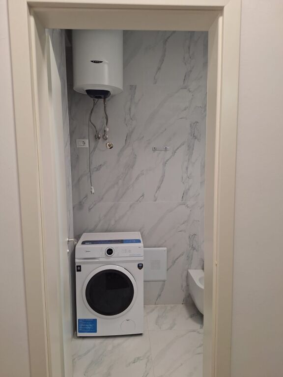 Tirane, jepet me qera apartament 1+1 Kati 4, 61 m² 43.000 LEK (Kompleksi Kaimi, ALI DEMI) PA KOMISION