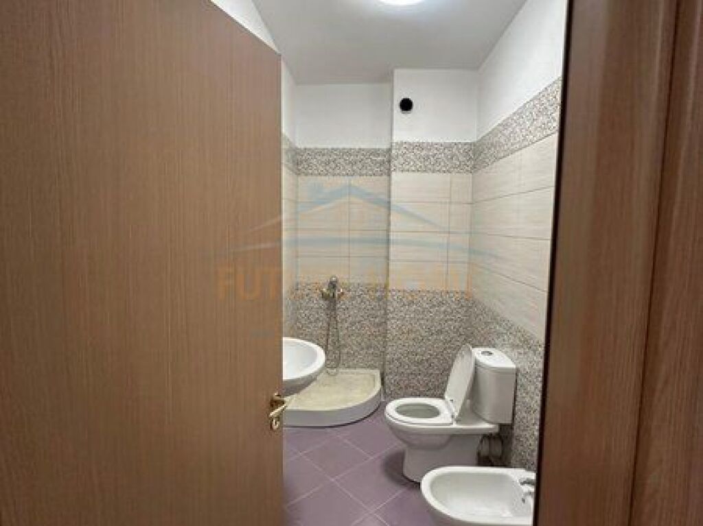 Shitet, Apartament 2+1, Fresk, Tirane