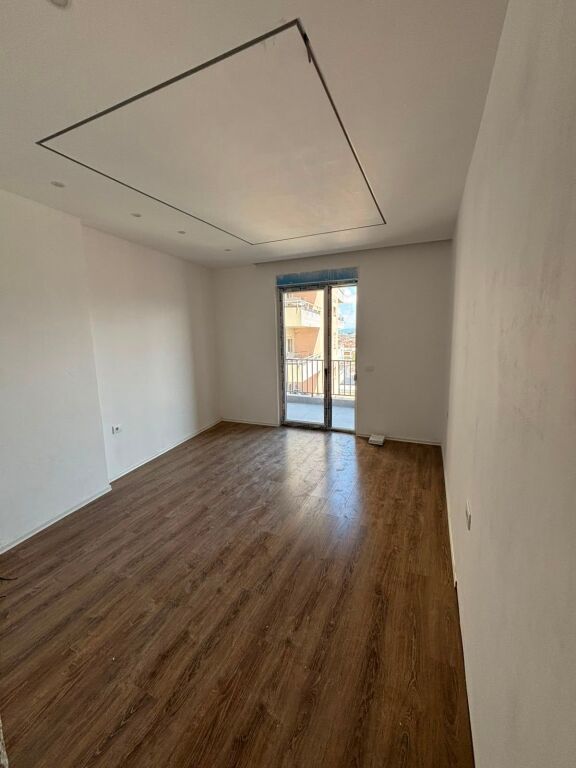 🏡 Shitet Apartament 1+1  📍 Instituti, pranë rrethrrotullimit