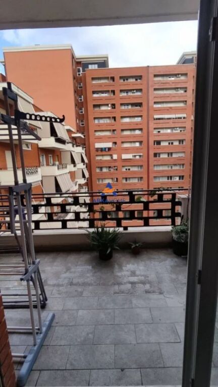 JEPET APARTAMENT ME QERA 2+1+BALLKON " AMERIKAN 3 " 520 EURO