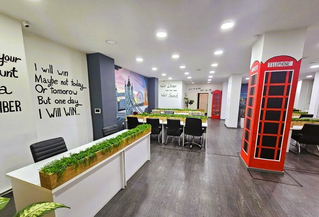 AMBIENTI UFFICIO PRESSO IL COMPLESSO DELIJORGJI 200m2
