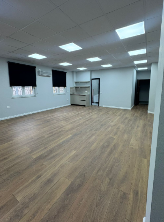 Jepet me Qira Zyrë – Përballë Toptanit