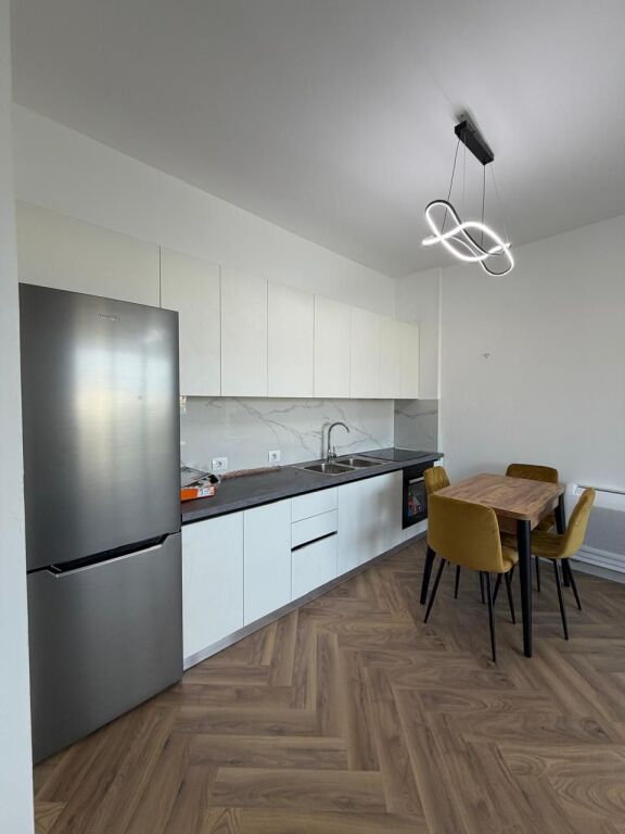 Jepet me qera apartament 1+1 + post parkimi tek Golden Park