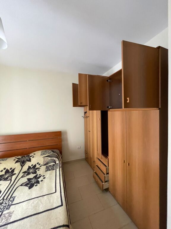 APARTAMENT ME QERA 2+1 PAZARI I RI 60.000 LEKE FH-77676