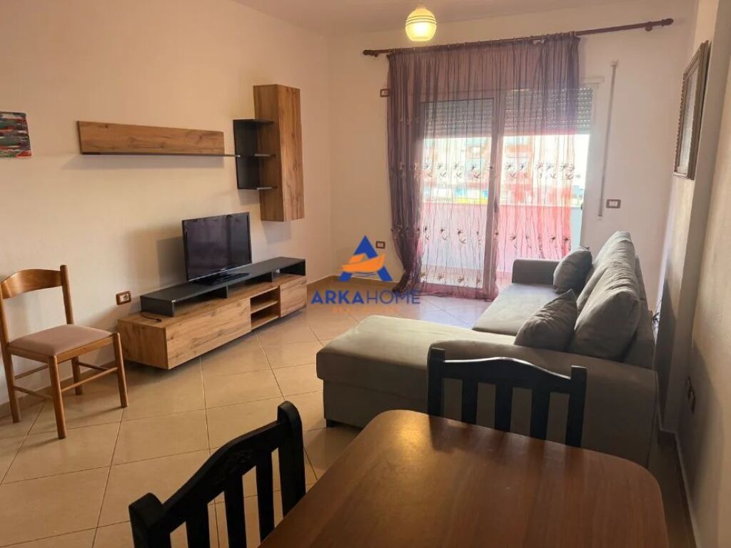 JEPET APARTAMENT 1+1+BALLKON ME QERA " YZBERISHT " 380 EURO