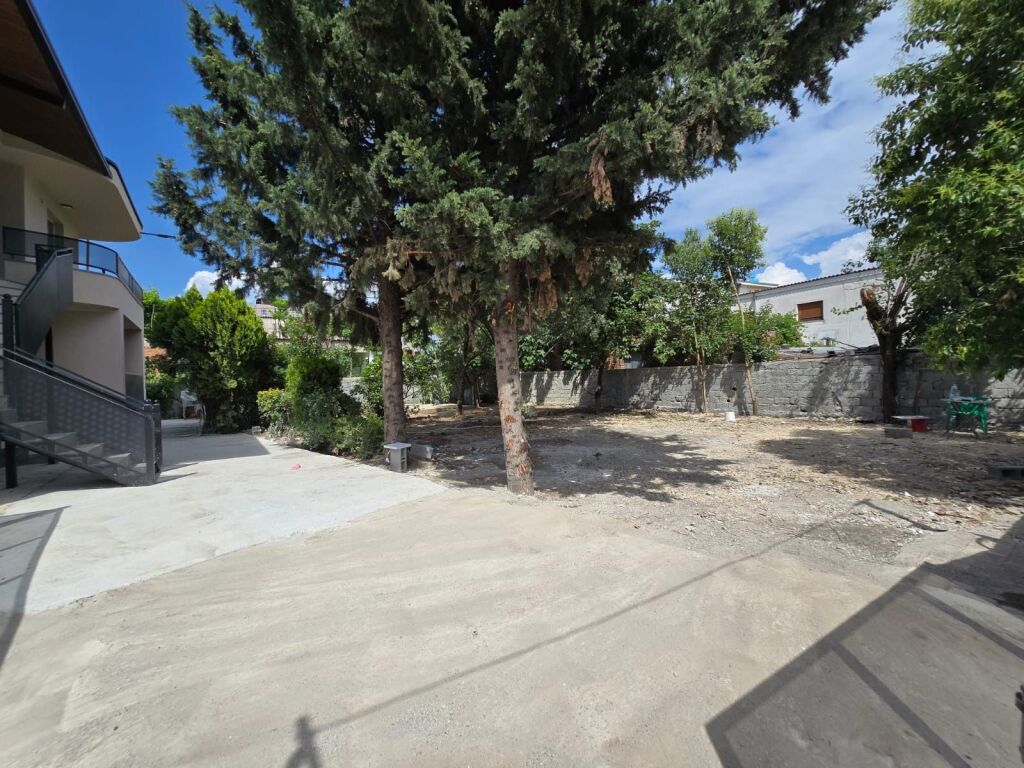 Jepet shtepi private 2 kateshe me qera tek Casa Italia