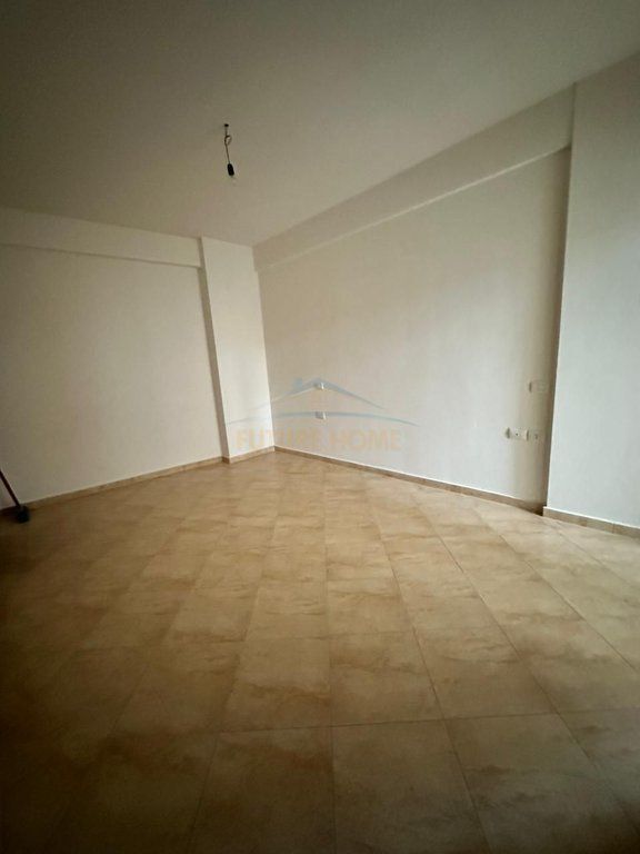 Shitet, Apartament 2+1+2,Lungomare, Vlorë.