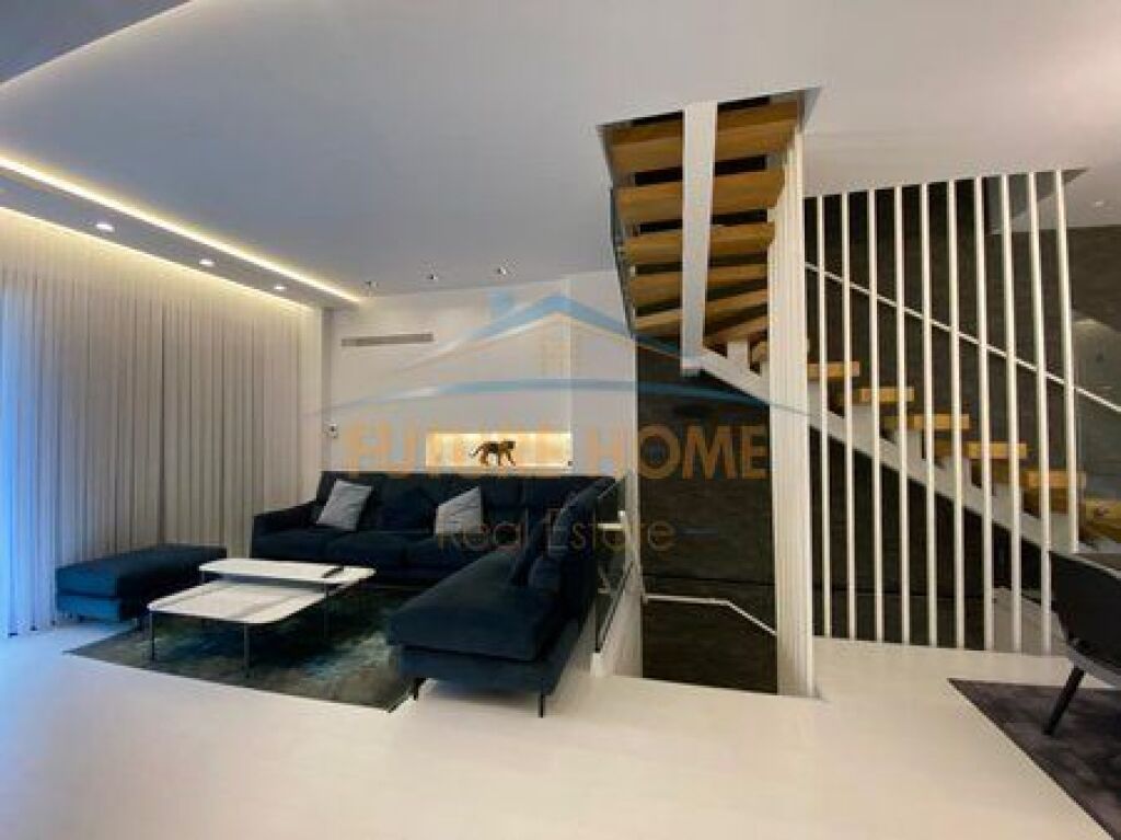 In vendita, Triplex 4+1+3+4 Posti Auto, Grey Stone Residence, Lago Asciutto