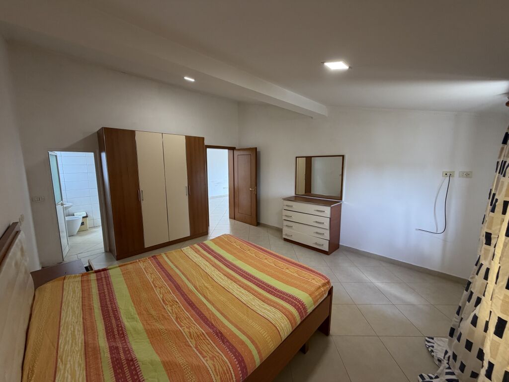 📣 QERA Apartament 3+1+2 📍 Vilat Gjermane ✨   🪜 Kati 3, Pjese Vile  🛋️ I Mobiluar   💶 Cmimi 60.000 Leke/Muaj