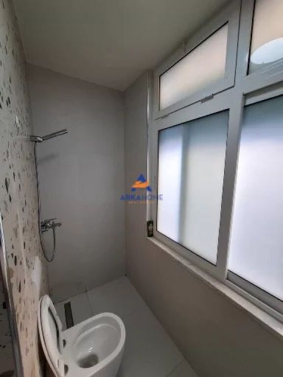 JEPET APARTAMENT 2+1 ME QERA " RRUGA E BARRIKADAVE " 631 EURO