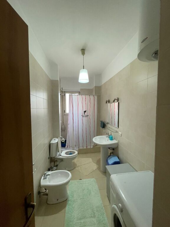 APARTAMENT ME QERA 2+1 PAZARI I RI 60.000 LEKE FH-77675
