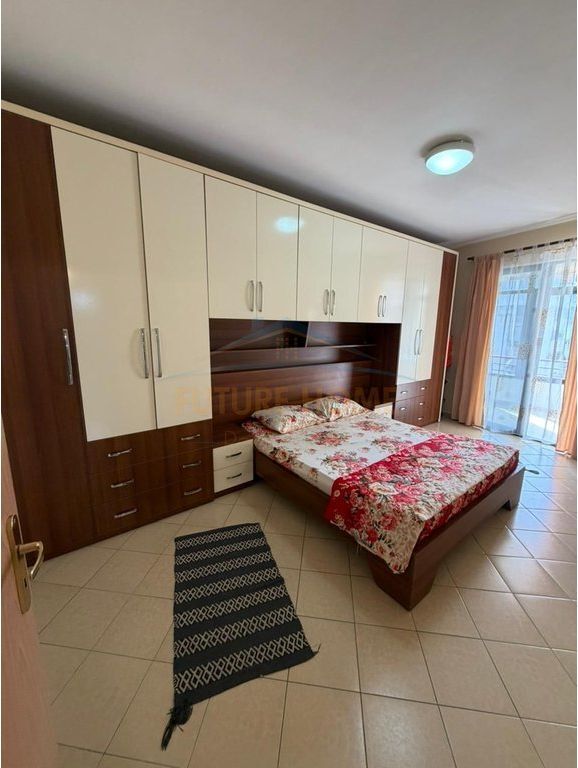 Shitet, Apartament 2+1+2, Unaza Re
