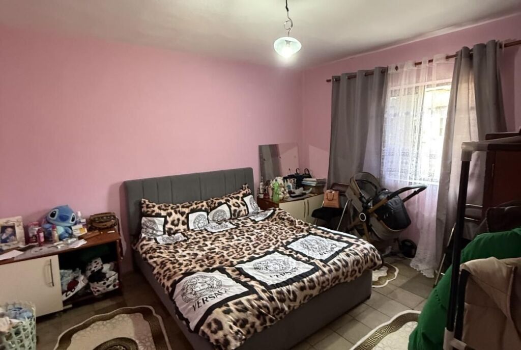 Tek Shkolla Kuqe Shitet Apartament 1+1 Me Lokacion Perfekt!