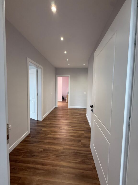 Apartament 3+1+2 ne Sauk me post parkim