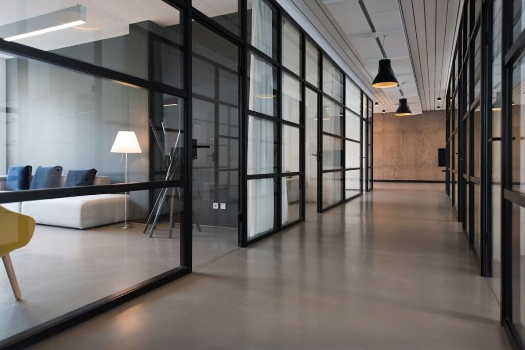 Jepet me qera Dyqan Open Space ne Mezez/ Perballe Top Channel