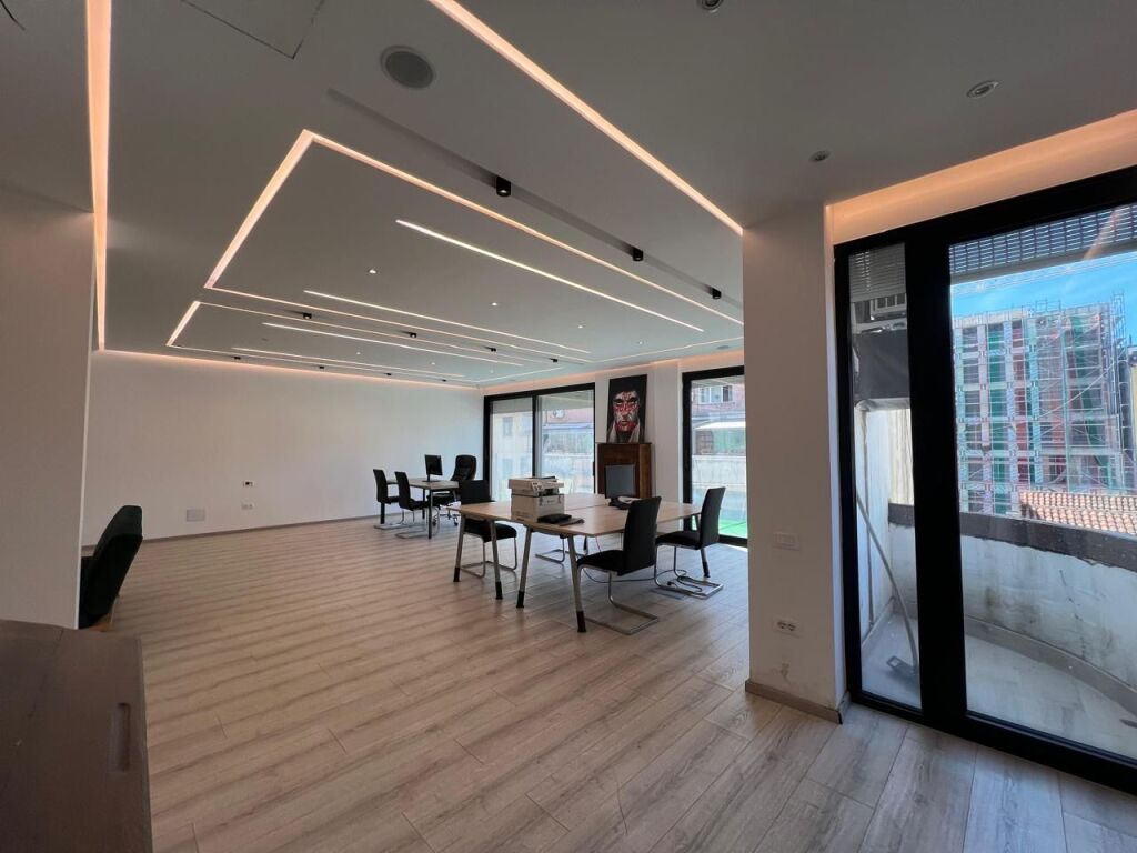 Shitet, Apartament 2+1+2 Ballkone, Bllok, Tiranë !