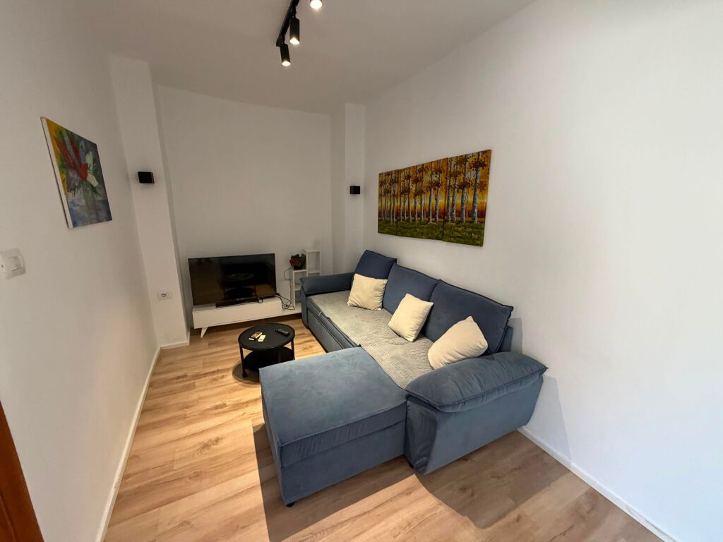 Apartment 1+1 for rent Address: Mendresja 1st Floor Private house Price 500 thousand lek with parking