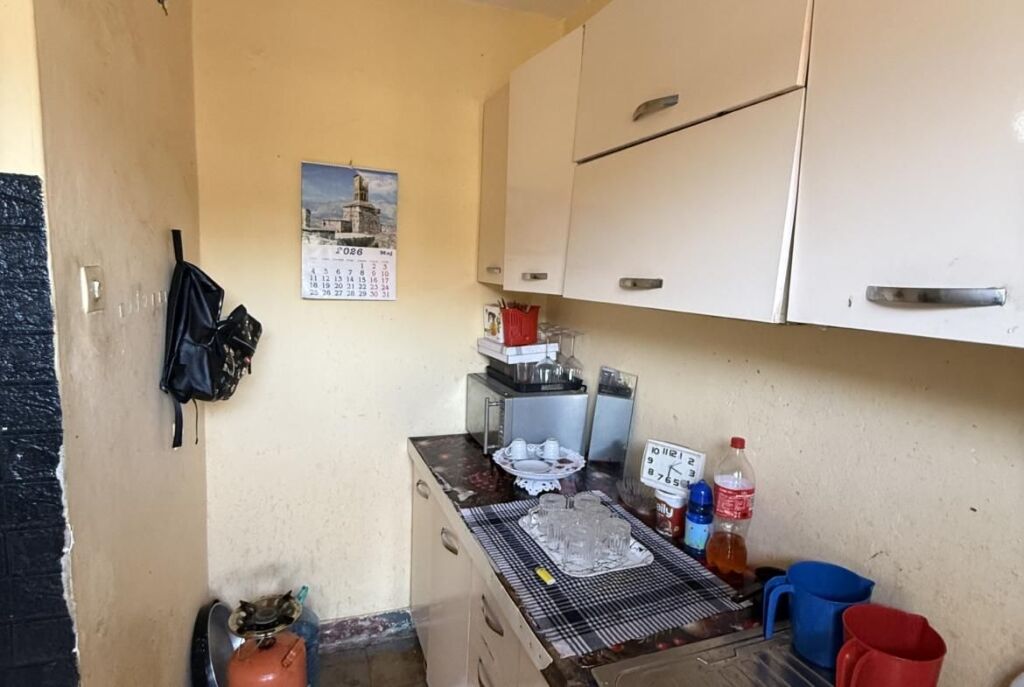 Tek Shkolla Kuqe Shitet Apartament 1+1 Me Lokacion Perfekt!