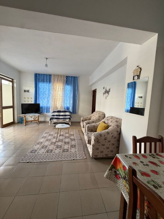 Qera | Vilë 2 + 1 | Rruga 5 Maji | 350 €/muaj