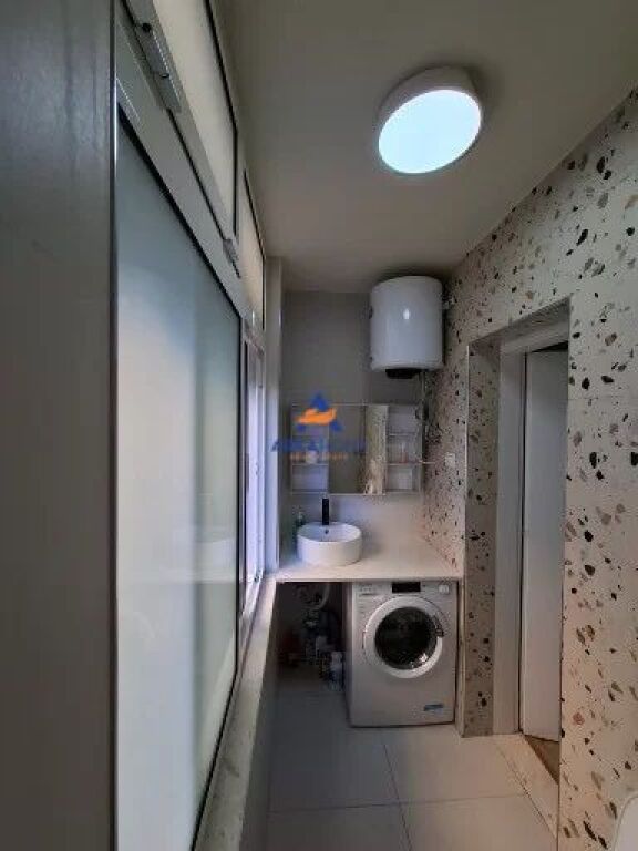 JEPET APARTAMENT 2+1 ME QERA " RRUGA E BARRIKADAVE " 631 EURO