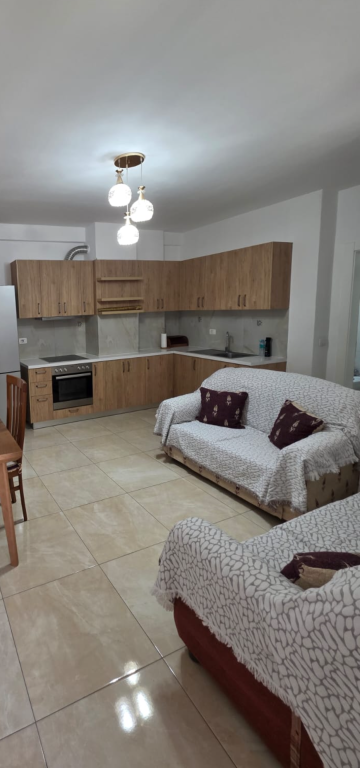 Apartament me qera 2+1 Astir