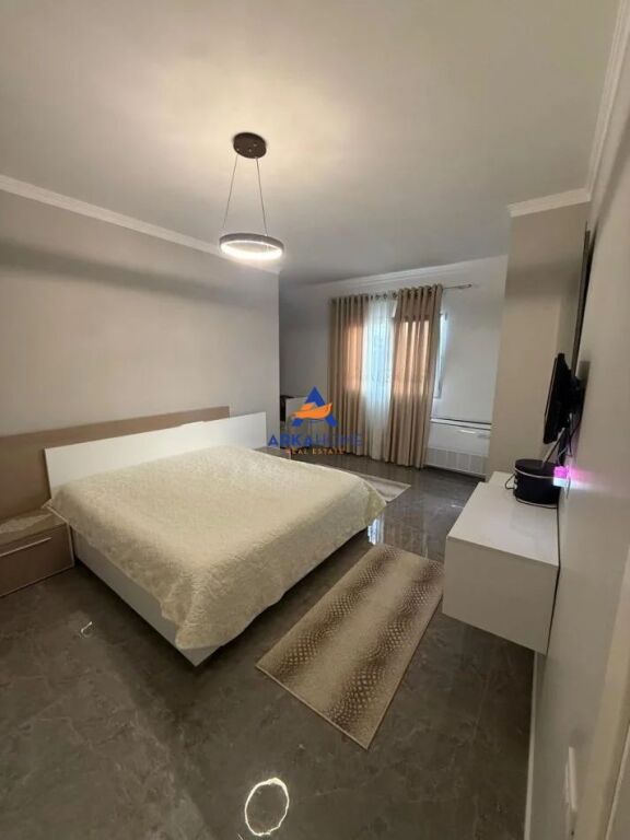JEPET APARTAMENT 2+1+BALLKON ME QERA " TEK NATYRA E QETË, TIRANË " 700 EURO