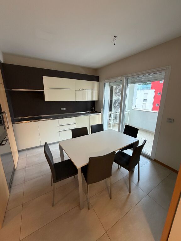 📍Liqeni Tiranes, Kompleksi NOBIS  🚩Shesim super apartament 3+1+2+Garderob+Post parkimi  📍 Kati i 6  📐 Sipërfaqe 164.3 m²  🚩Me hipoteke.Apartament i kompletuar   💶 Çmimi: 700.000 euro  📲