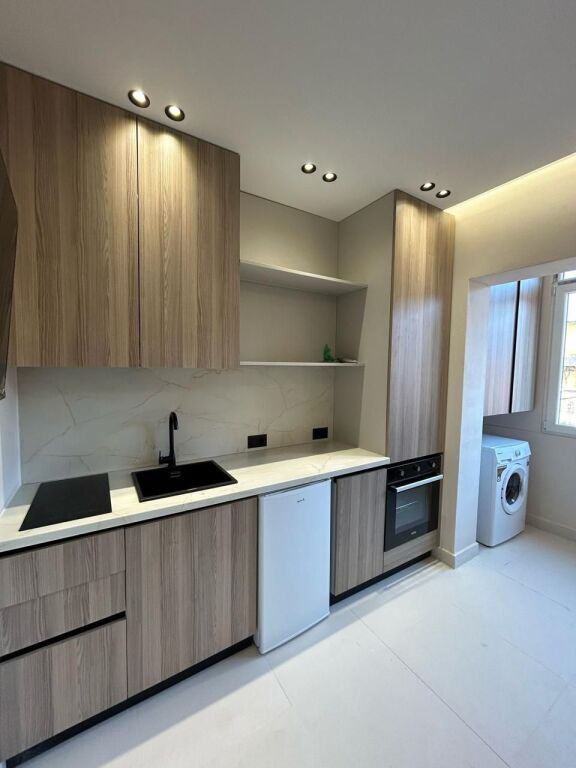 Monolocali in Affitto – 35.000 Lek / Mese  📍 Posizione: Ex-Ristorante Durrësi,