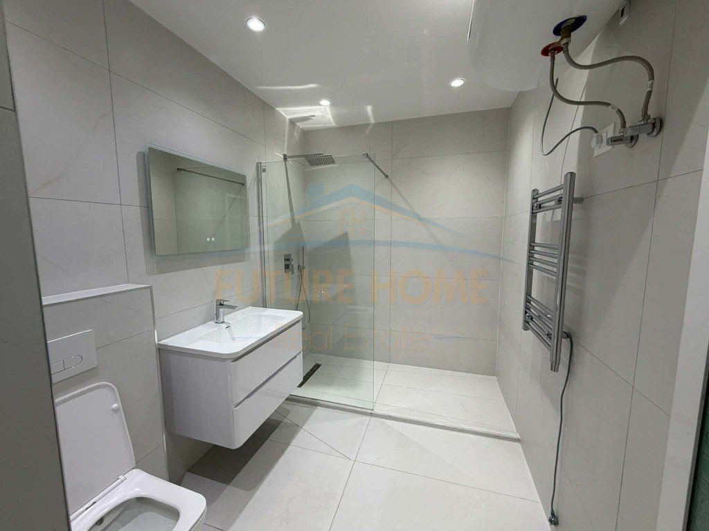 Jap për qira pranë Market Joena, zona e 21 Dhjetori një apartament