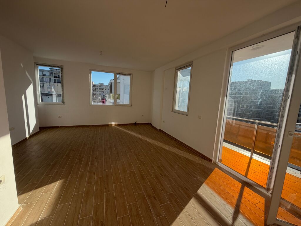 Shitet 2+1,afer urban gate astir,142.500 leke,jo kredi