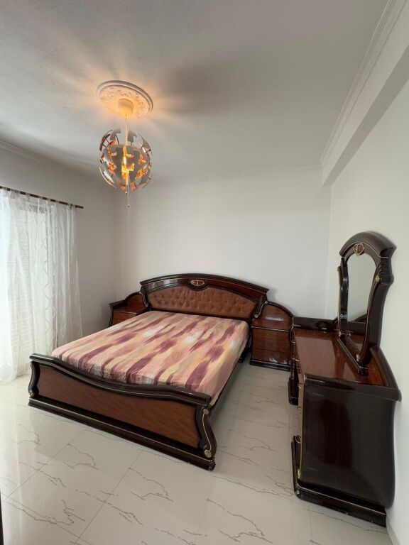 🏠Ne zonen e Saukut,prane Club Cinco Cavalli jepet me qera kati i III-te i nje vile 2+1,i mobiluar.50,000Leke