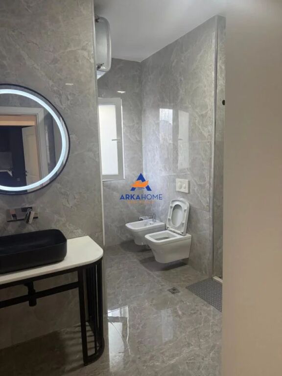 JEPET APARTAMENT 2+1+BALLKON ME QERA " TEK NATYRA E QETË, TIRANË " 700 EURO