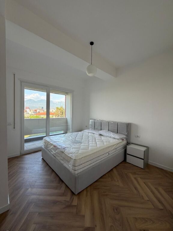Jepet me qera apartament 1+1 + post parkimi tek Golden Park