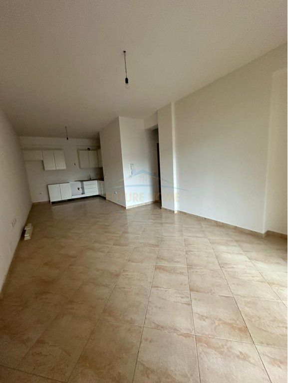 Shitet, Apartament 2+1+2,Lungomare, Vlorë.