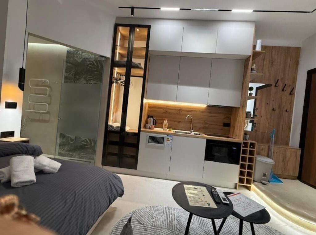GARSONIERE PREMIUM TEK OPTIKA ROMA (PAZARI I RI)
