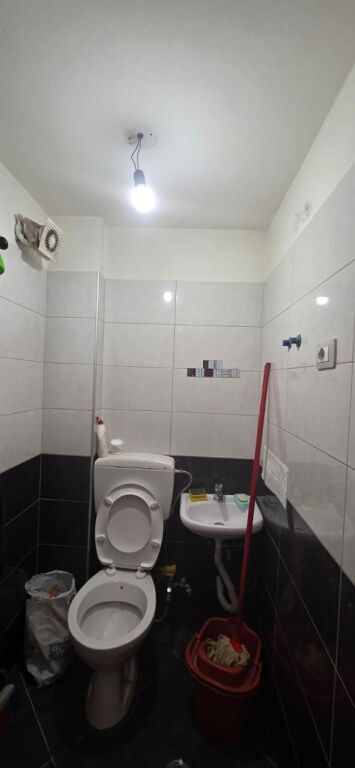 Shitet Biznesi Parfumer/Estetike ne Astir