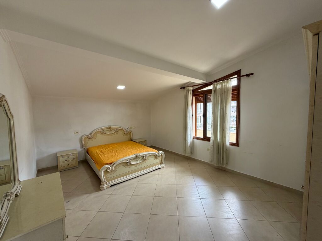 📣 QERA Apartament 3+1+2 📍 Vilat Gjermane ✨   🪜 Kati 3, Pjese Vile  🛋️ I Mobiluar   💶 Cmimi 60.000 Leke/Muaj