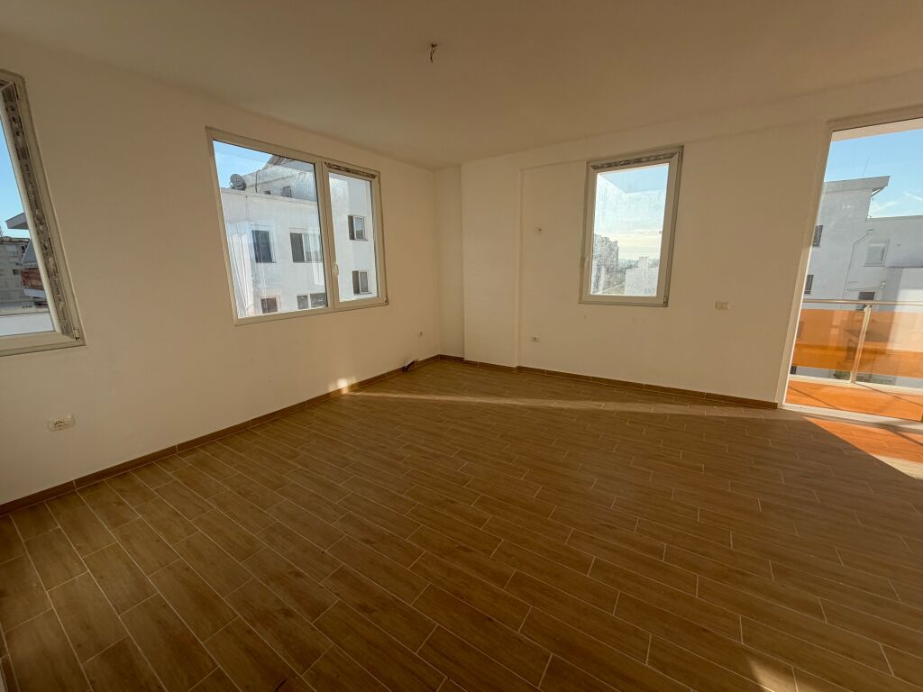 Shitet 2+1,afer urban gate astir,142.500 leke,jo kredi