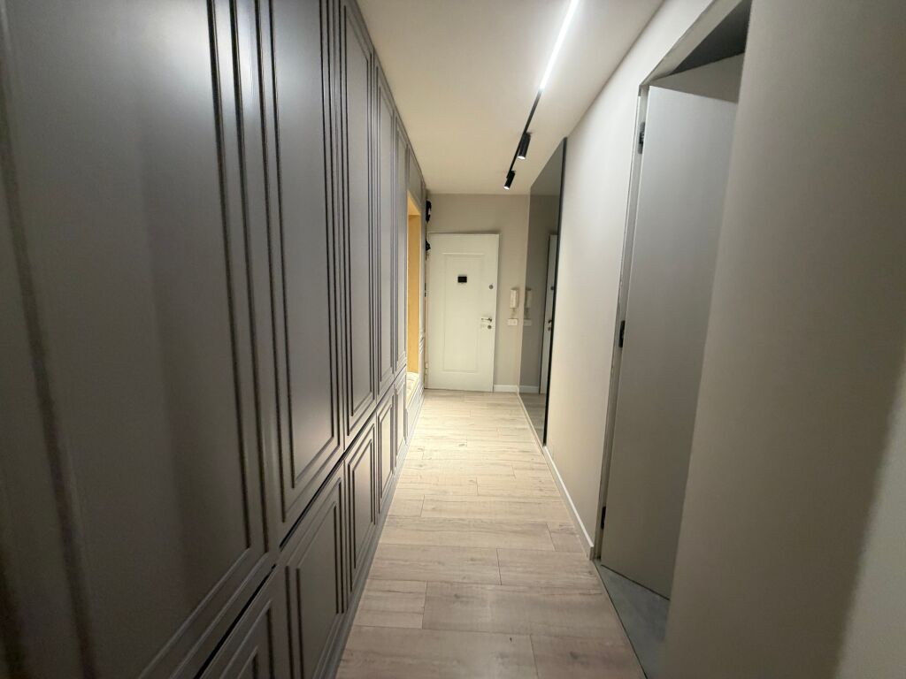 2+1, al lago secco, 280 mila euro, con posto auto incluso nel prezzo