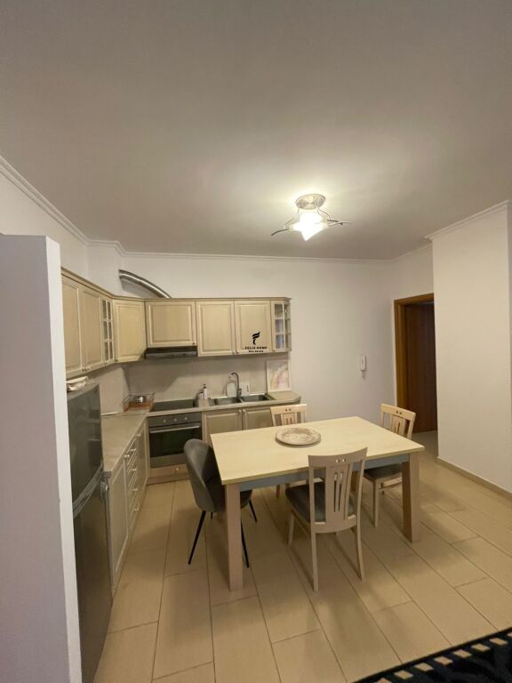 APARTAMENT ME QERA 2+1 PAZARI I RI 60.000 LEKE FH-77675