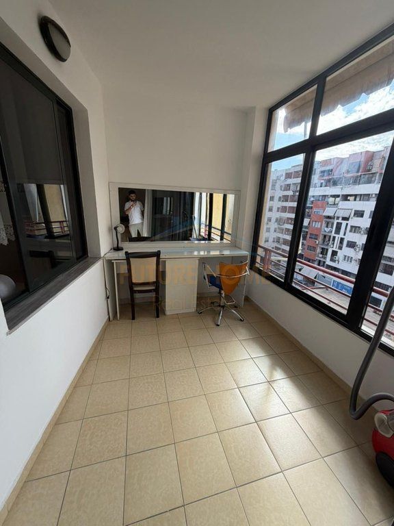 Shitet, Apartament 2+1+2, Unaza Re