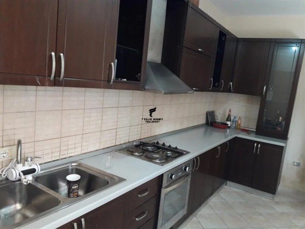 SHITET APARTAMENT 2+1+2 YZBERISHT 175.000EURO FH-77759