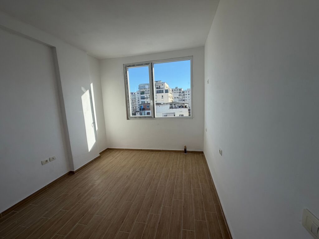 Shitet 2+1,afer urban gate astir,142.500 leke,jo kredi