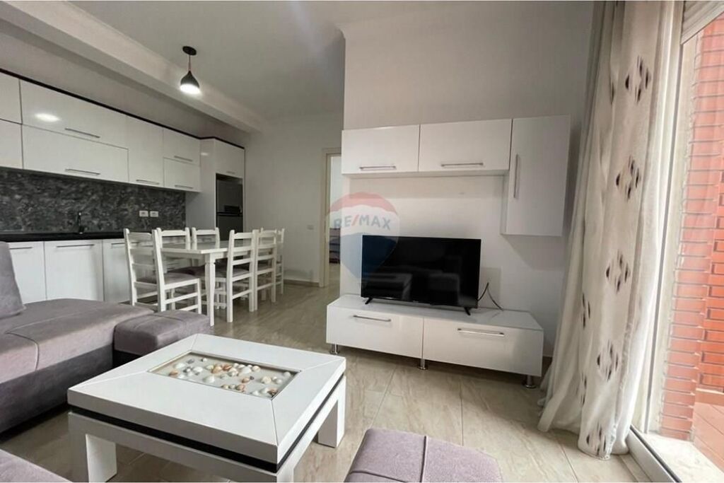 Apartament - Për Qira - Ish Fusha e Aviacionit, Tiranë