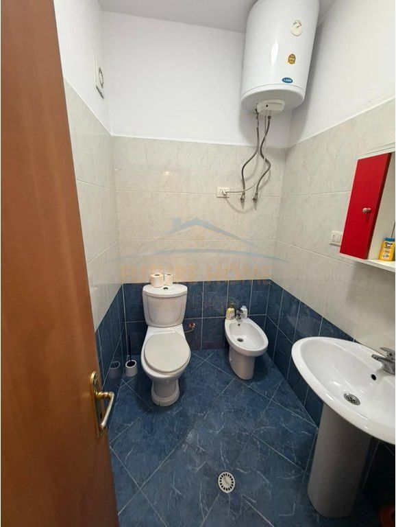 Shitet, Apartament 2+1+2, Unaza Re