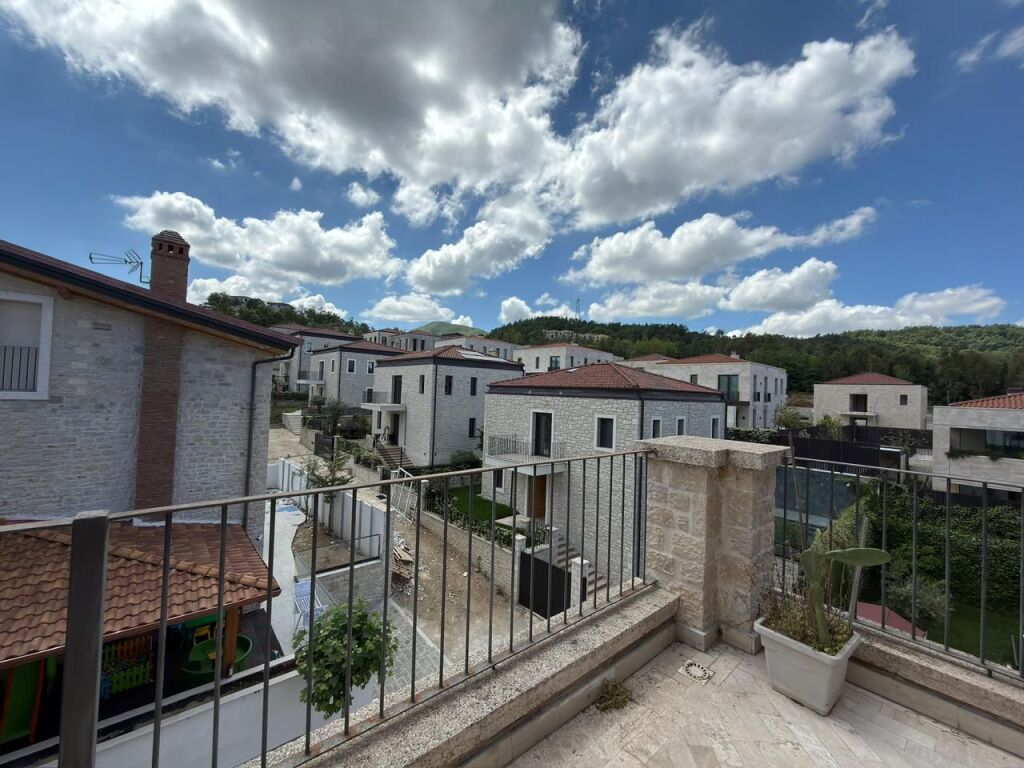 QIRA: Apartament 3+1 - Secret Garden Residence