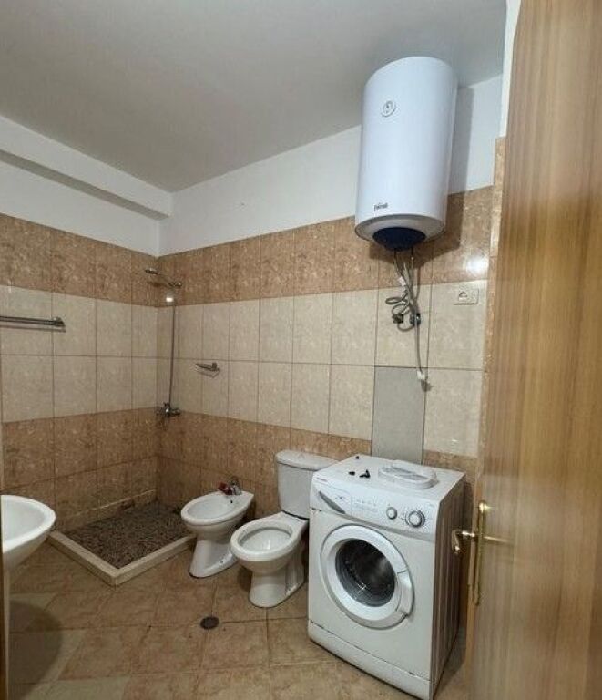 Shitet Apartament 2+1 ne Astir !